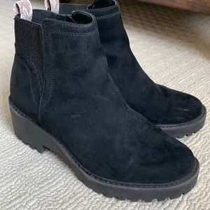 Women’s 6 Wide Universal Thread Chelsea Boots